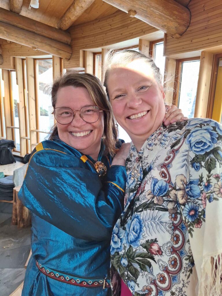 Maiju Saijets og Ilona Kivinen forfattere til læringsmateriale. Her ved workshop hos UiT. Foto: Virpi Nurmela